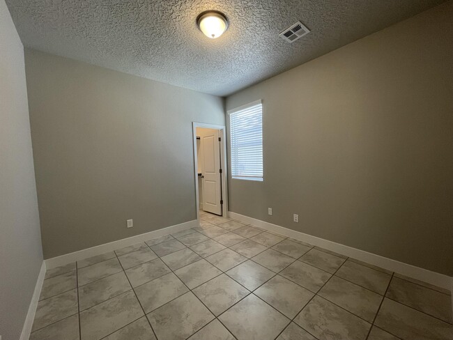 Building Photo - 6713 Delgado Way NE
