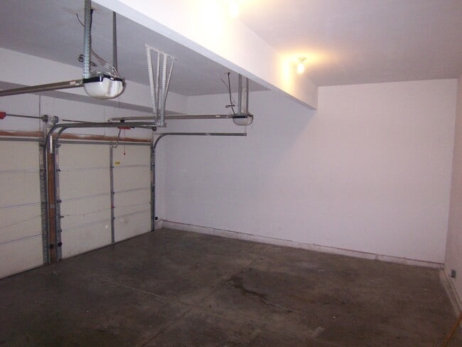 Building Photo - 2504 Somerset Dr