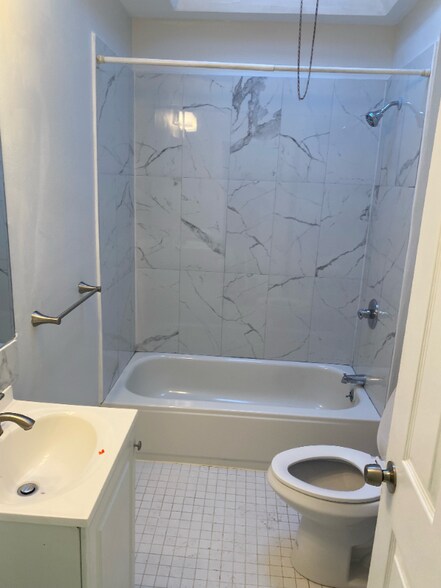 Building Photo - 2652 Sylmar St