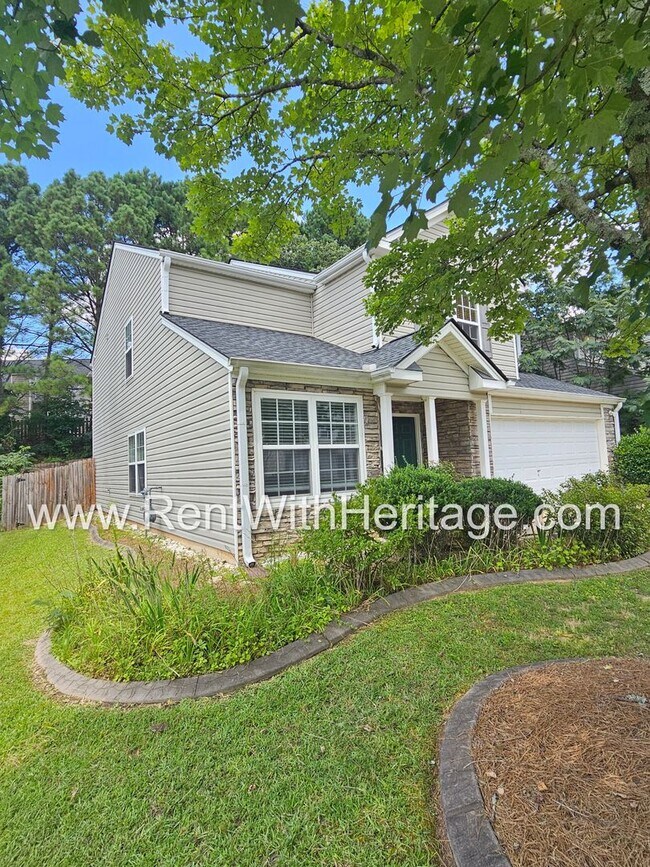 Building Photo - Gorgeous 5 bedroom, 2.5 bath / Attention t...