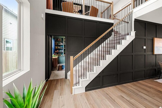 Building Photo - 217 McCrae Dr