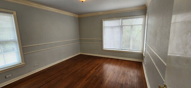 Building Photo - For Rent- Terrell Hills -2bed, 2 bath Home