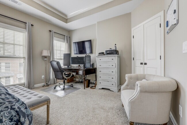 Building Photo - 2114 W Village Xing