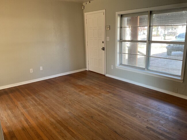 Building Photo - 604 Foster Pl