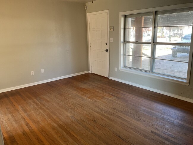 Building Photo - Two bedroom home for rent close to Rose St...