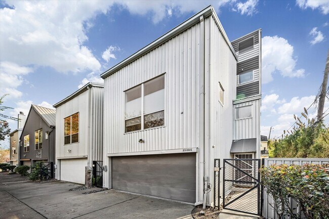 Building Photo - 2508 Calumet St