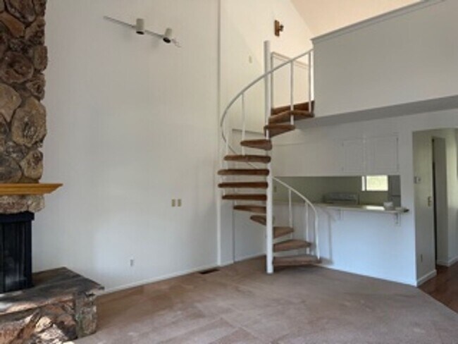 Building Photo - 770 Southwood Blvd