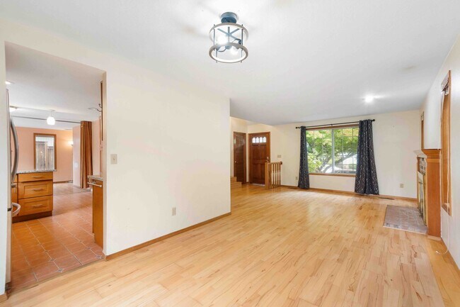 Building Photo - 12323 SW Millview Ct