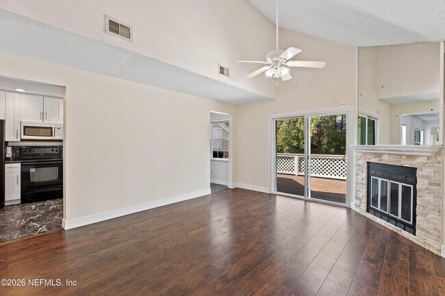 Building Photo - 9960 Moorings Dr