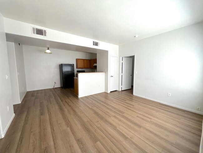 Building Photo - 2bed/2bath first floor unit in gated community