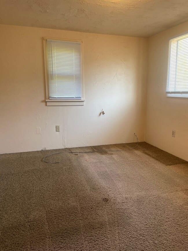 Building Photo - Now renting 3 bedroom House