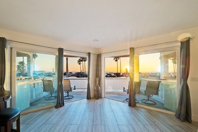 Building Photo - Fully Furnished, Oceanfront Boardwalk in Newport Beach