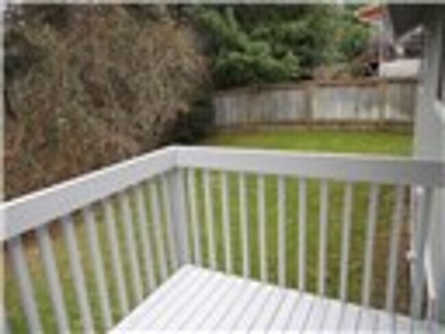 Building Photo - Spacious 3-Bed, 2-Bath Home with Private Y...