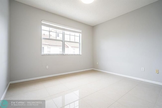 Building Photo - 5840 W Sample Rd