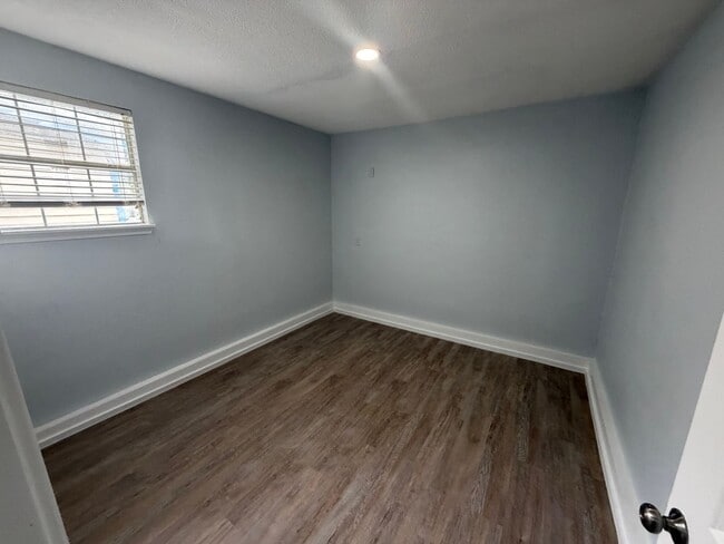 Building Photo - 3002 Shenstone Dr