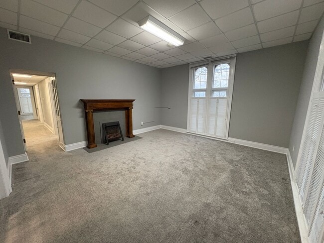 Building Photo - Spacious main level apartment in gorgeous hisotrical house!