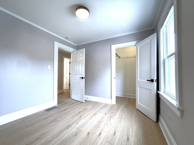 Building Photo - 323 N 59th St