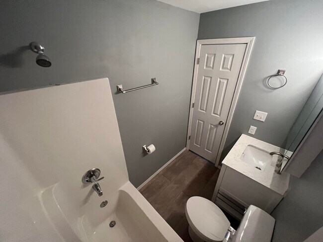 Building Photo - 103 Foxfire Dr