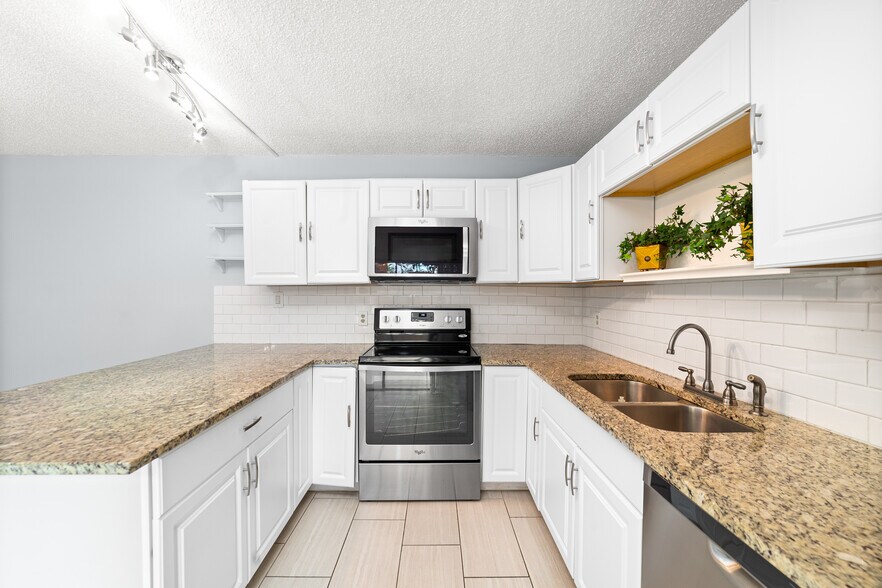 Building Photo - 3425 San Bernadino Dr
