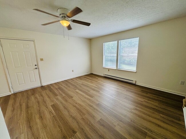 Building Photo - 355 Wakeman Ct NE