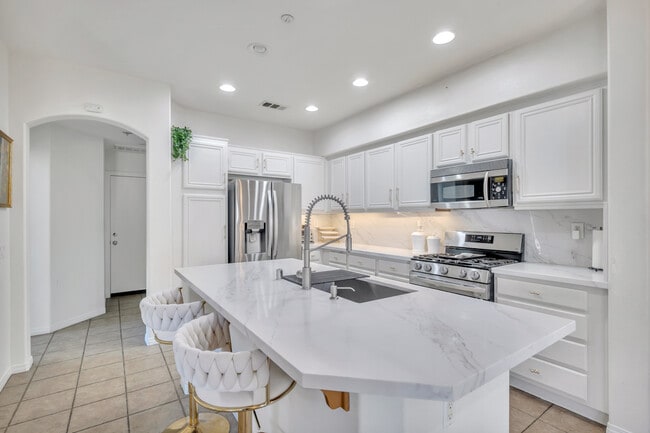 Building Photo - 2641 Night Jasmine Dr