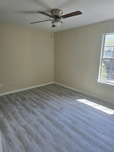 Building Photo - Room in Single Family Home on White Water Way