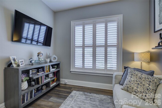 Building Photo - 82132 Standing Oak Dr