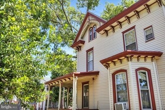 Building Photo - 16 Lincoln Ave