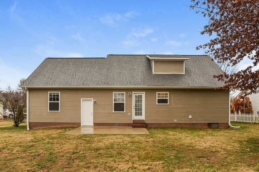 Building Photo - 1995 Bolden Dr