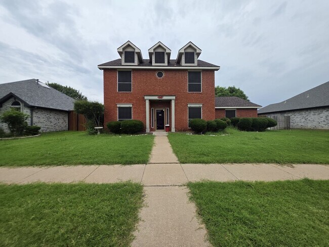 Primary Photo - Spacious 4-Bedroom Home with Pool & Spa in...