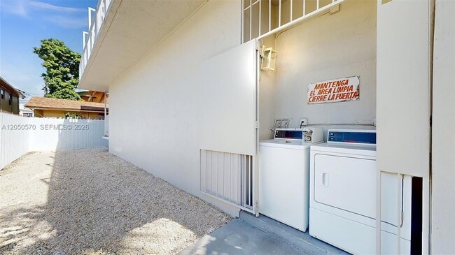 Building Photo - 426 NW 13th Ave