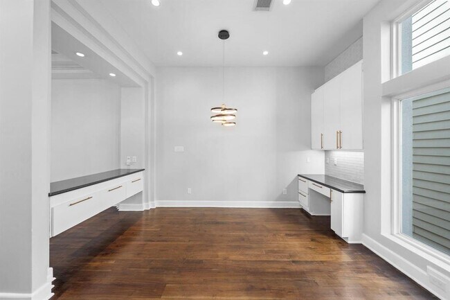 Building Photo - 1822 Brun St