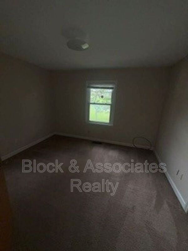 Building Photo - 551 NC 42