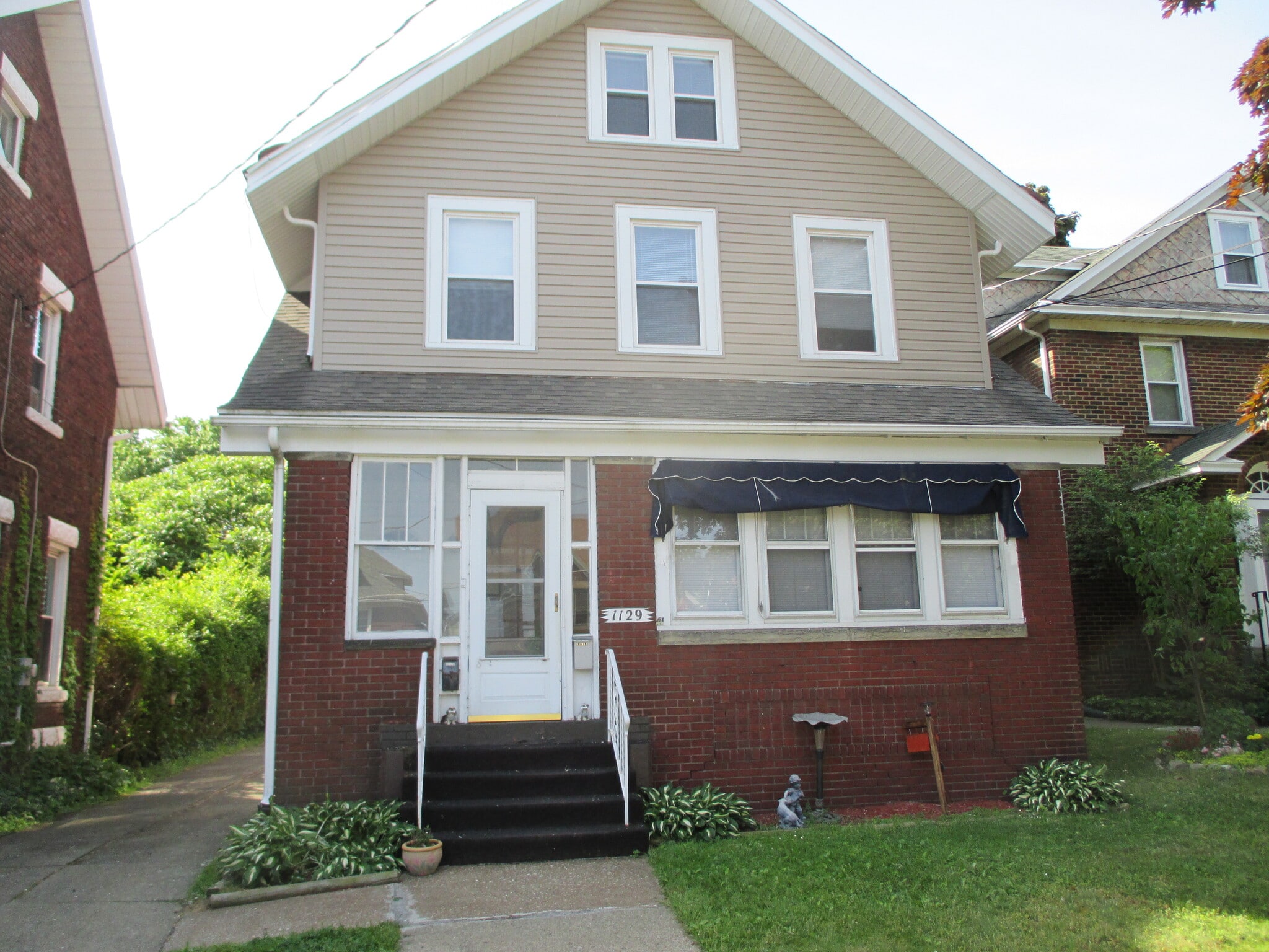 Building Photo - 1129 Brown Ave