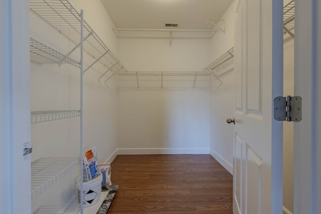 Building Photo - 7231 Althorp Way
