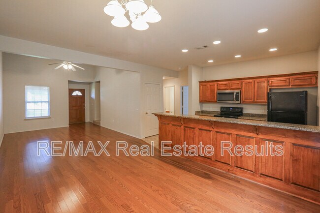 Building Photo - 3600 SW Deerfield Blvd