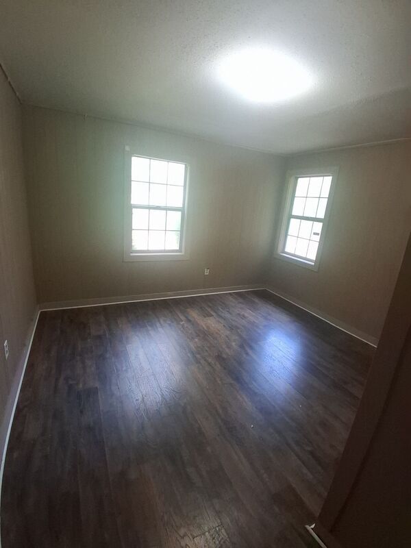 Building Photo - 3058 Woodside Dr