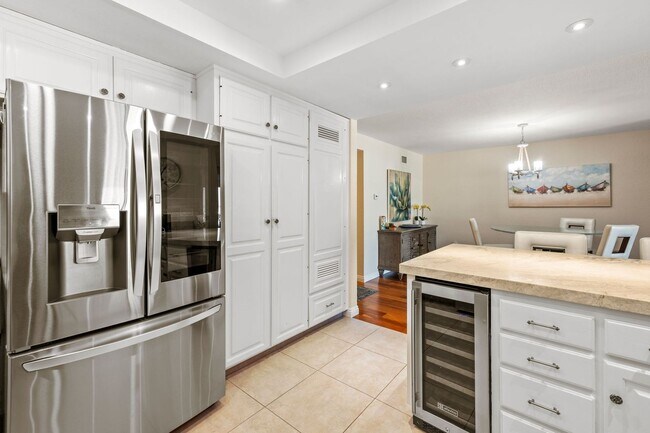 Building Photo - Single Level Condo on the Bay