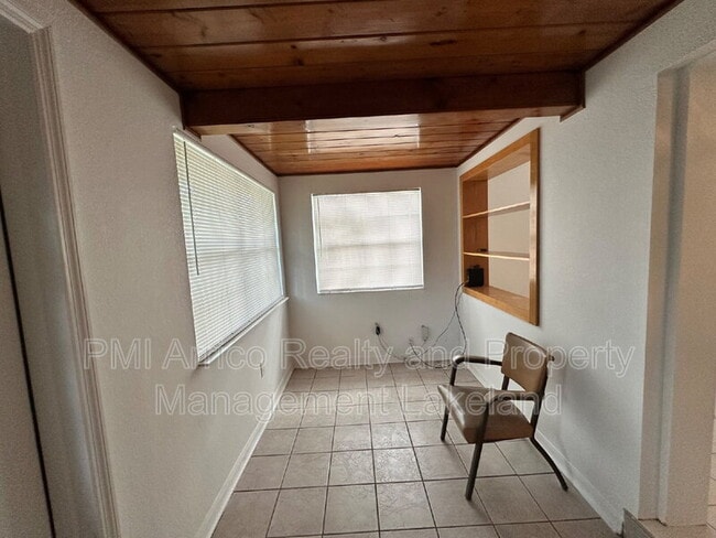 Building Photo - 2265 3rd St NE