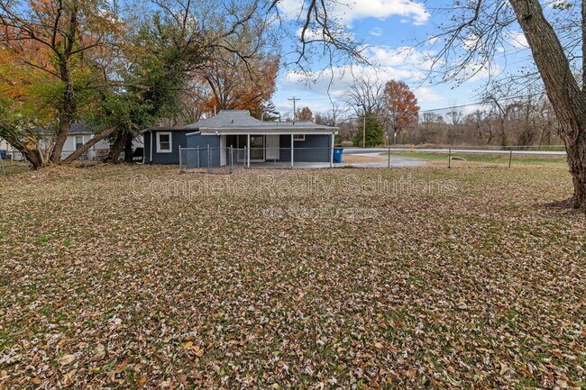 Building Photo - 465 S Dade Ave