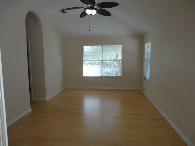 Building Photo - Beautiful 3 BR/2.5 BA in Park Avenue Subdivision