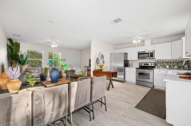 Building Photo - 2715 Lee St