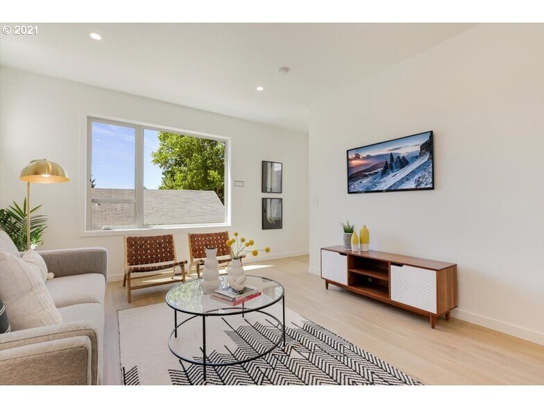 Building Photo - 3958 SE Gladstone St