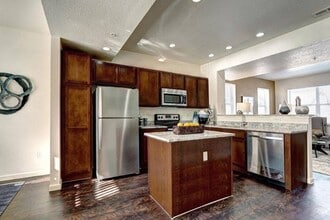 Building Photo - Village at City Center