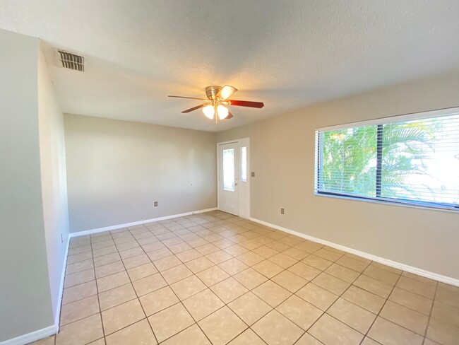 Building Photo - 2/2 home with garage - tile on inside with screened rear porch!