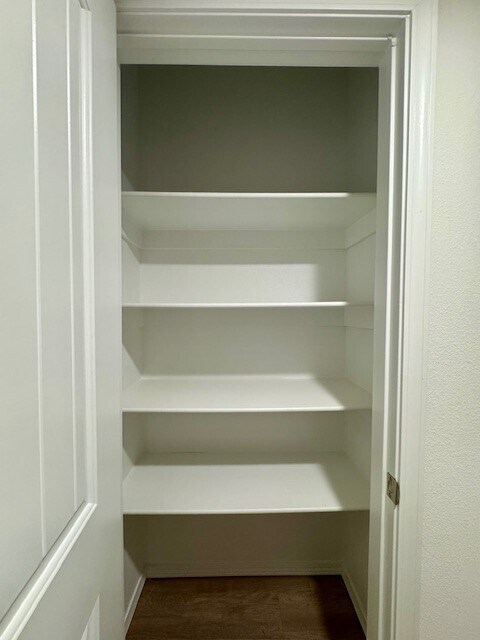 Building Photo - 2807 W Mockingbird Ln