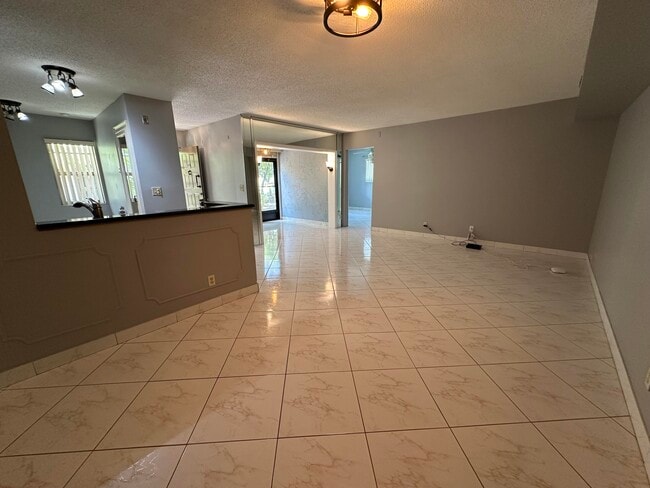 Building Photo - 14905 Wedgefield Dr
