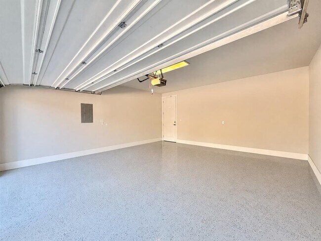Building Photo - 7915 Floracita Ln