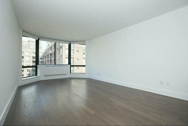 Building Photo - 3 bedroom in New York NY 10004