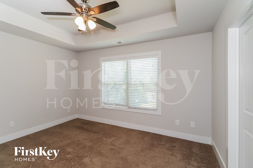 Building Photo - 4535 Bonneville Dr